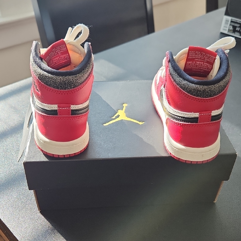 Air Jordan High OG Nike Kids Red, White, and Black Sneakers - Picture 5 of 7
